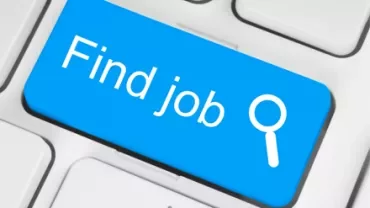Tasto blu su tastiera con scritta 'Find job'.