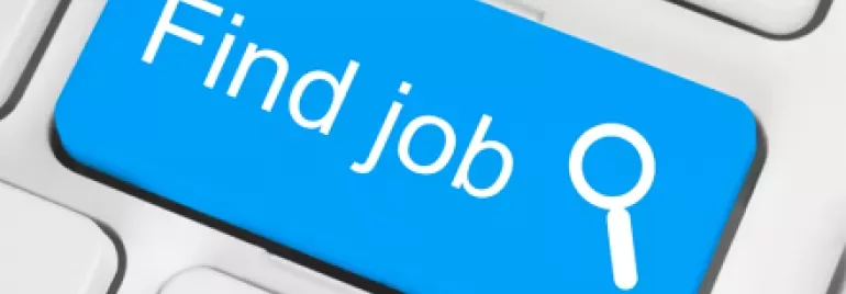 Tasto blu su tastiera con scritta 'Find job'.